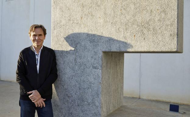 Andrés Alfaro Hoffman ha crecido con la influencia del afamado escultor, que ha aúnado su responsabilidad de perpetuar su legado con un exitoso trabajo de interiorista.