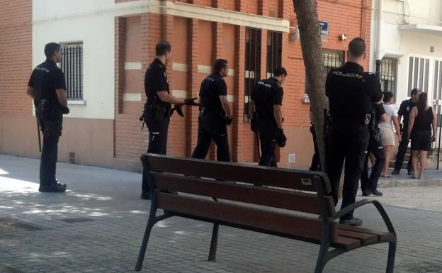 Imagen de archivo de un operativo policial en la Fuensanta. /LP