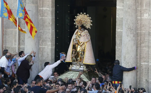La Virgen recorrerá las calles de Valencia en Fallas con el 'Mare Móvil'