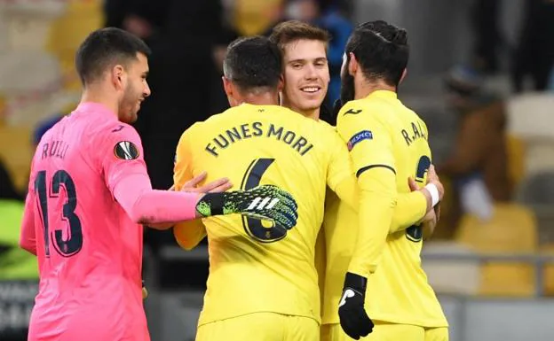 Los jugadores del Villarreal celebran uno de los goles marcados en Kiev/AFP