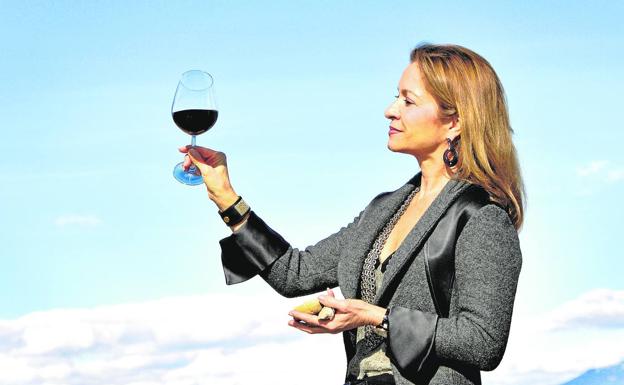 Cristina Forner, en uno de los viñedos de la bodega. Recientemente ha comprado tierras en Rueda y Ribera del Duero. /Bogega Marqués De Cáceres