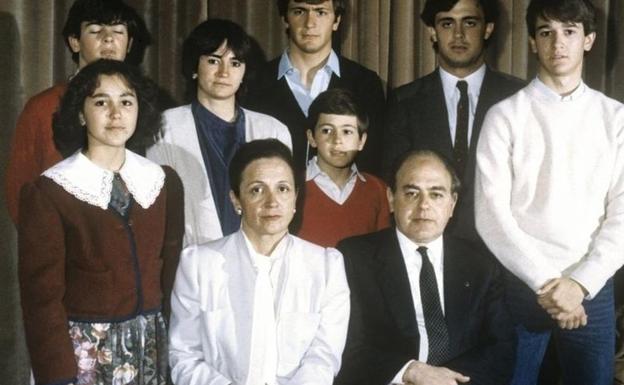 Imagen de la familia Pujol Ferrusola en los años 80./Efe