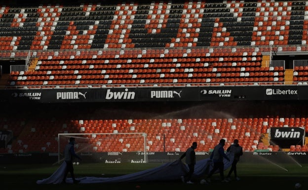 Mestalla, tras un partido. /reuters / ALBERT GEA
