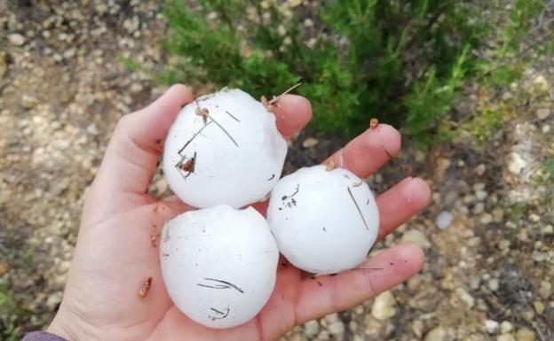 Espectacular granizada en Valencia | Granizos del tamaño de pelotas de golf  en las pedanías de Requena | Las Provincias