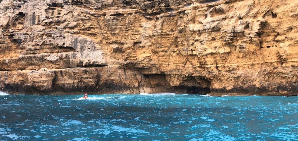 Rescatan en Xàbia a dos piragüistas que se resguardaron del temporal en una cueva del Cap Negre - Vimarsana News