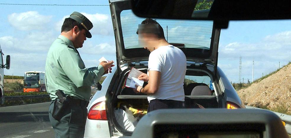 Qué documentación hay que llevar en el coche | El consejo de la DGT para evitar una multa de hasta 500 euros - Vimarsana News