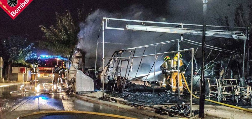 Un incendio calcina dos caravanas en un camping de Benidorm - Vimarsana News