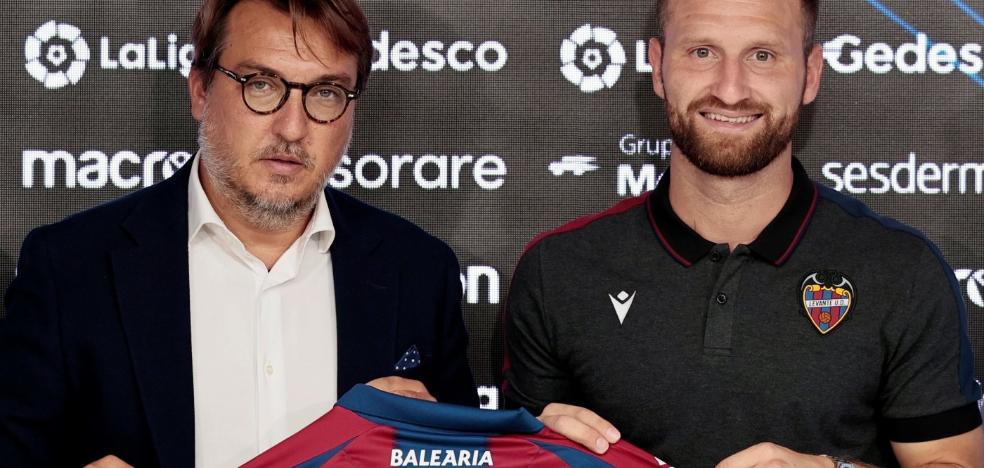 Mustafi: «Aquí no hay estrellas, todos somos trabajadores» - Vimarsana News