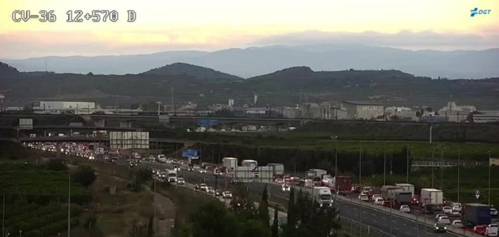 Tráfico: atascos y accidente en el by-pass | asi 50 kilómetros de atascos en 15 puntos de las carreteras de acceso a Valencia - Vimarsana News