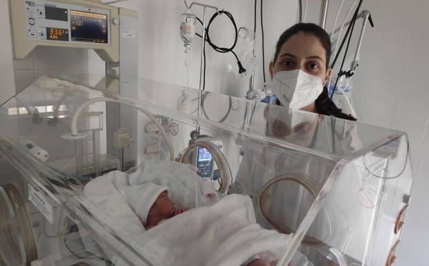 El primer bebé de la Marina Alta se llama Yago y nació en Dénia. Nació