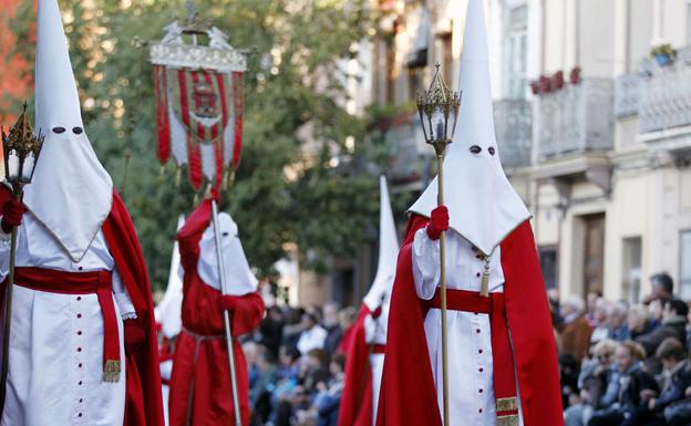 Una Hermandad de la Semana Santa Marinera de Valencia, en procesión.