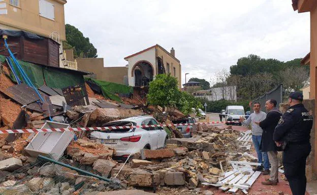 Muro destruido por el temporal en Riba-Roja del Túria. 