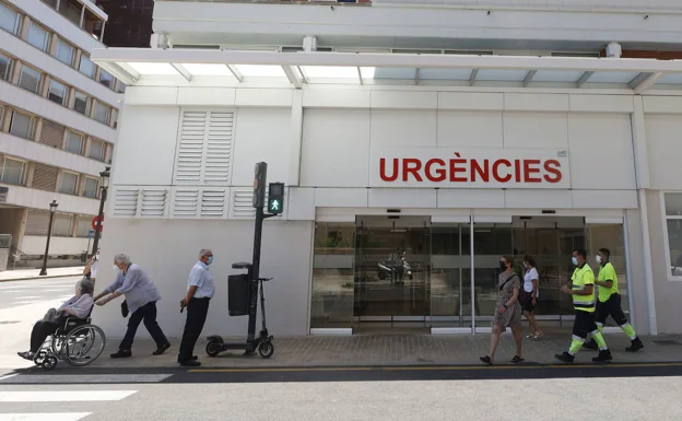 Acceso al Servicio de Urgencias del Hospital Clínico de Valencia.