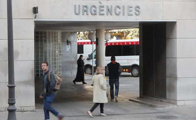 Puerta de emergencia del Hospital Clínico de Valencia. 
