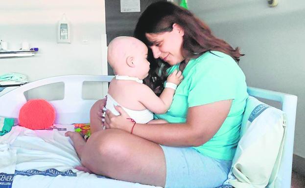 Marian con su bebé Rubén.