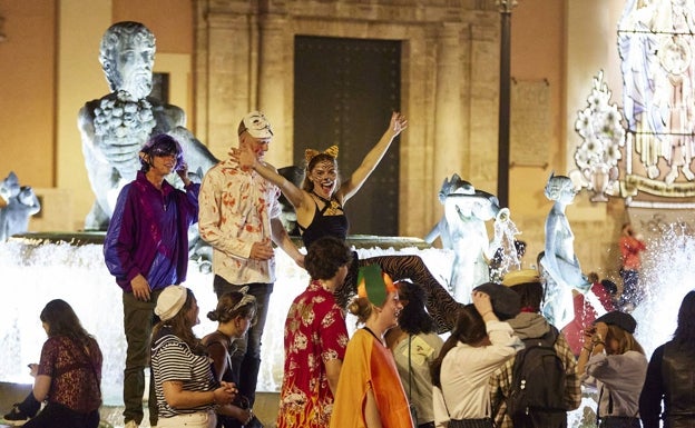 Hosteleros valencianos alertan de macrobotelones en Halloween y piden más policías en las calles