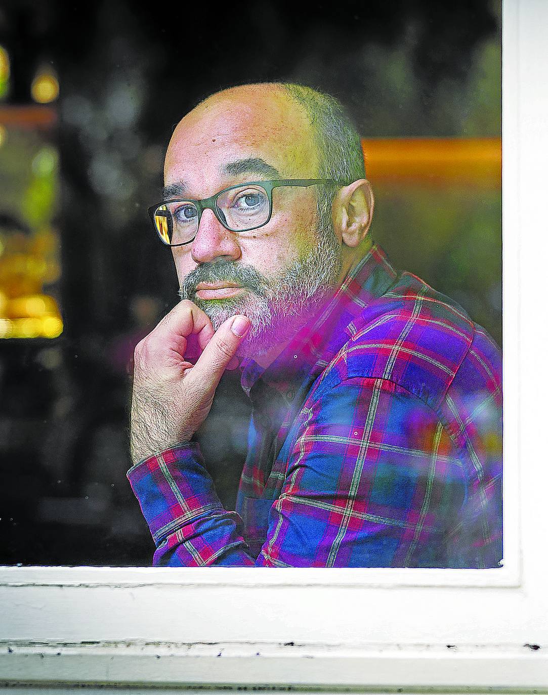 Alberto Olmos, en el café donde tuvo lugar la entrevista./José Ramón Ladra