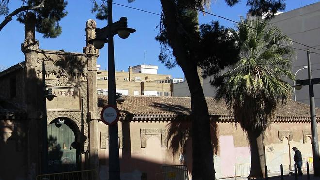 EU denuncia el desplome de la nave central de La Ceramo