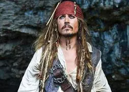 repetir agujero negar Johnny Depp siempre viaja con el traje del capitán Jack Sparrow | Las  Provincias